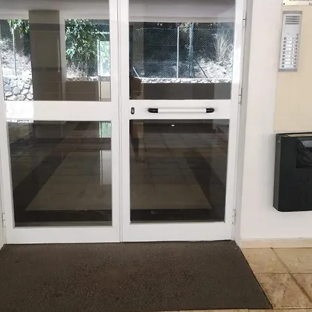 Bonito Con Jardin, Piscina Y Aparcamiento Gratuito *