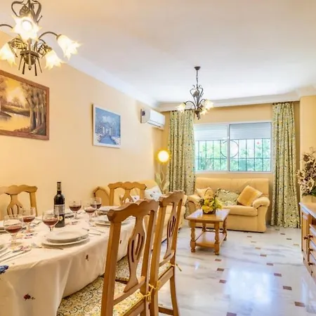Bonito Con Jardin, Piscina Y Aparcamiento Gratuito